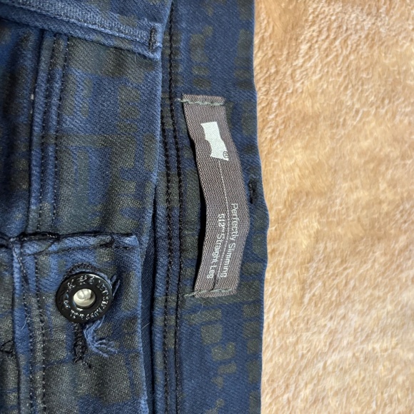 Levi Perfectly Slimming Straight Leg Jeans - Picture 4 of 9